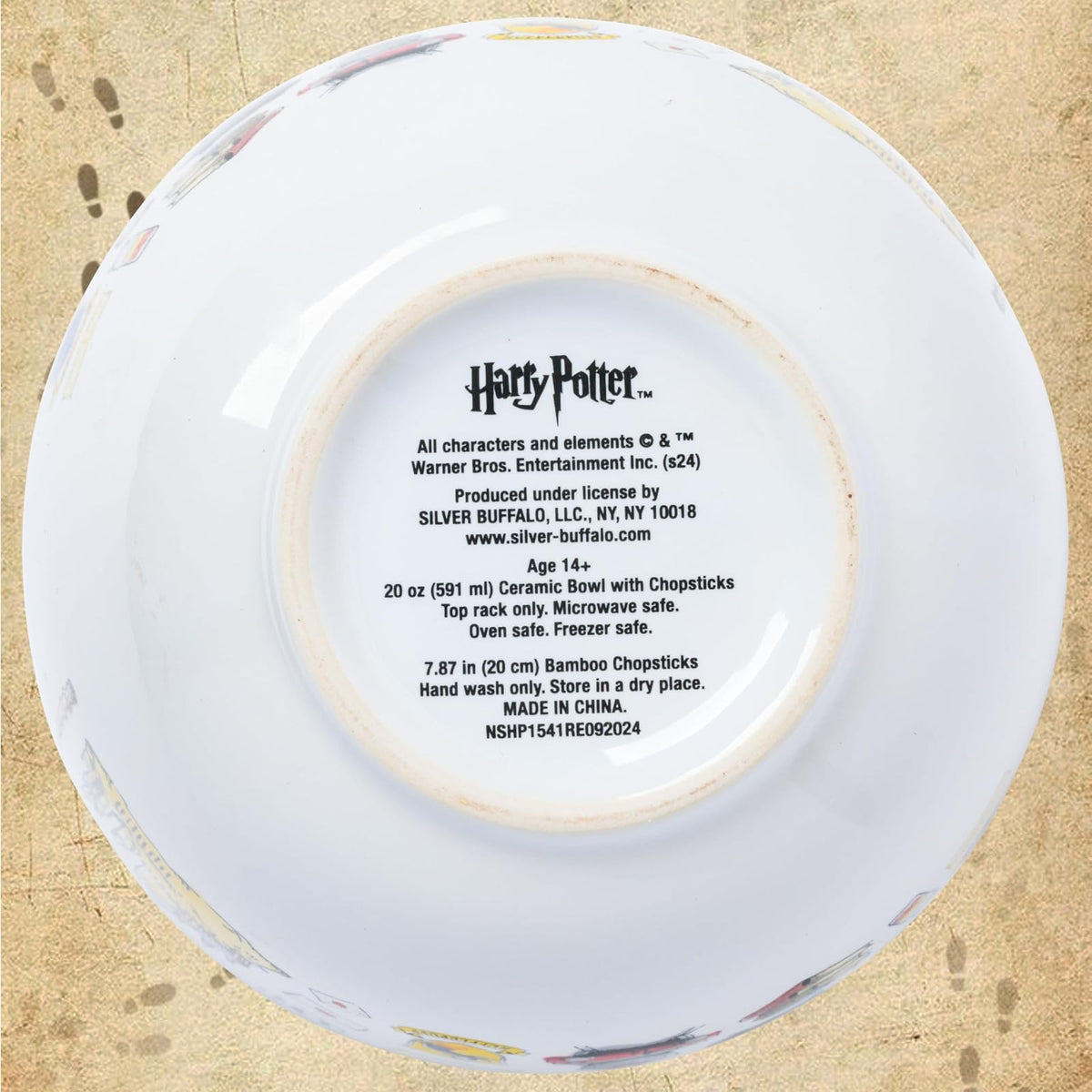 Silver Buffalo Harry Potter Hogwarts Destination - tazón de cerámica de ramen de 20 onzas con palillos y cuchara