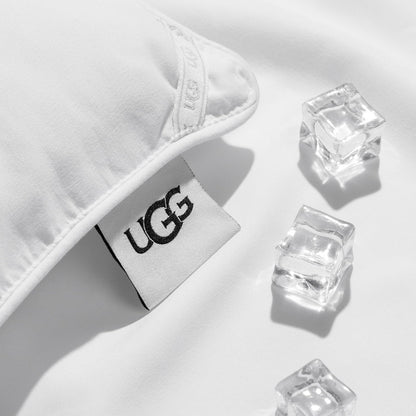 UGG 23742 Aimee - Edredón básico de tamaño matrimonial, hipoalergénico con relleno de loza, lavable a máquina, 90 x 92 pulgadas, edredón alternativo cosido en caja, matrimonial/Queen, blanco brillante