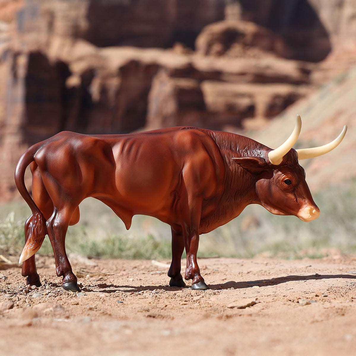 Breyer Horses Traditional Series | Texas Longhorn Bull Animals | Figura de Caballo | 11.5 Pulgadas de Largo x 8.5 Pulgadas de Alto | Modelo #B-TR-10329