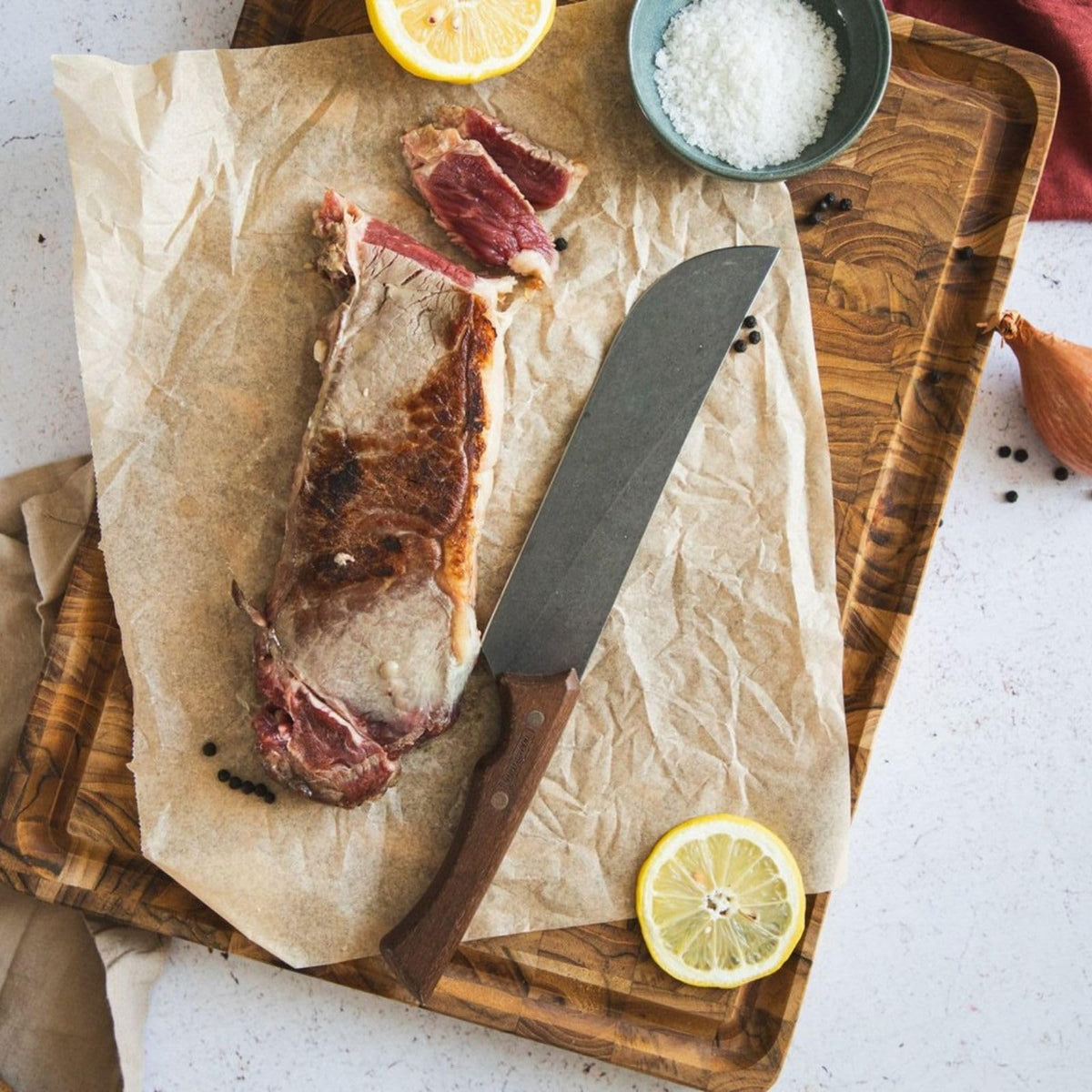 TRAMONTINA - Cuchillo para Carne Churrasco Black, con Lámina de Acero Inoxidable Oscurecido, Mango de Madera y Remaches de Acero Inoxidable, Cubierto para Cortar, Punta Curva, Tamaño de 6"