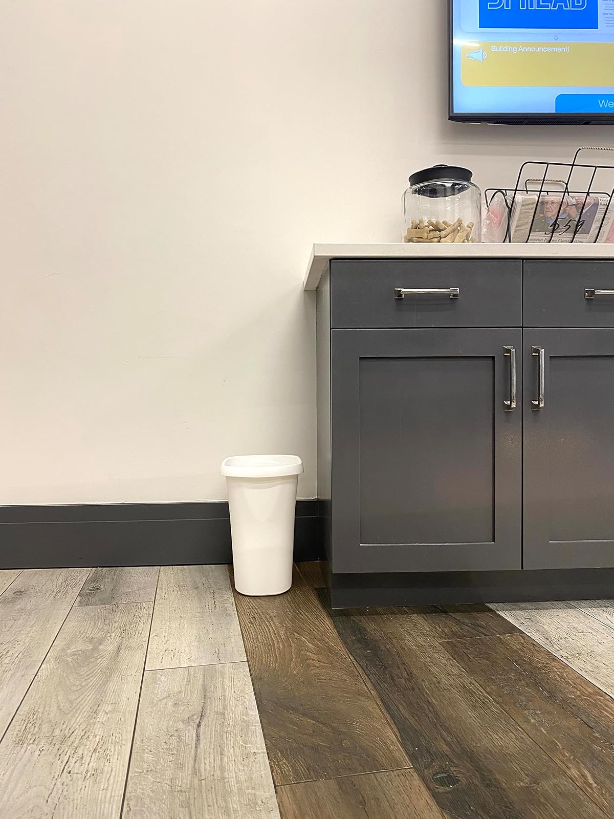 Rubbermaid – Cesto Rectangular sin Tapa que se Ajusta junto al Inodoro y Dentro de Gabinetes, Bote con Borde Reforzado que Sujeta la Bolsa, Capacidad de hasta 11 L, Blanco FG5L5100WHT