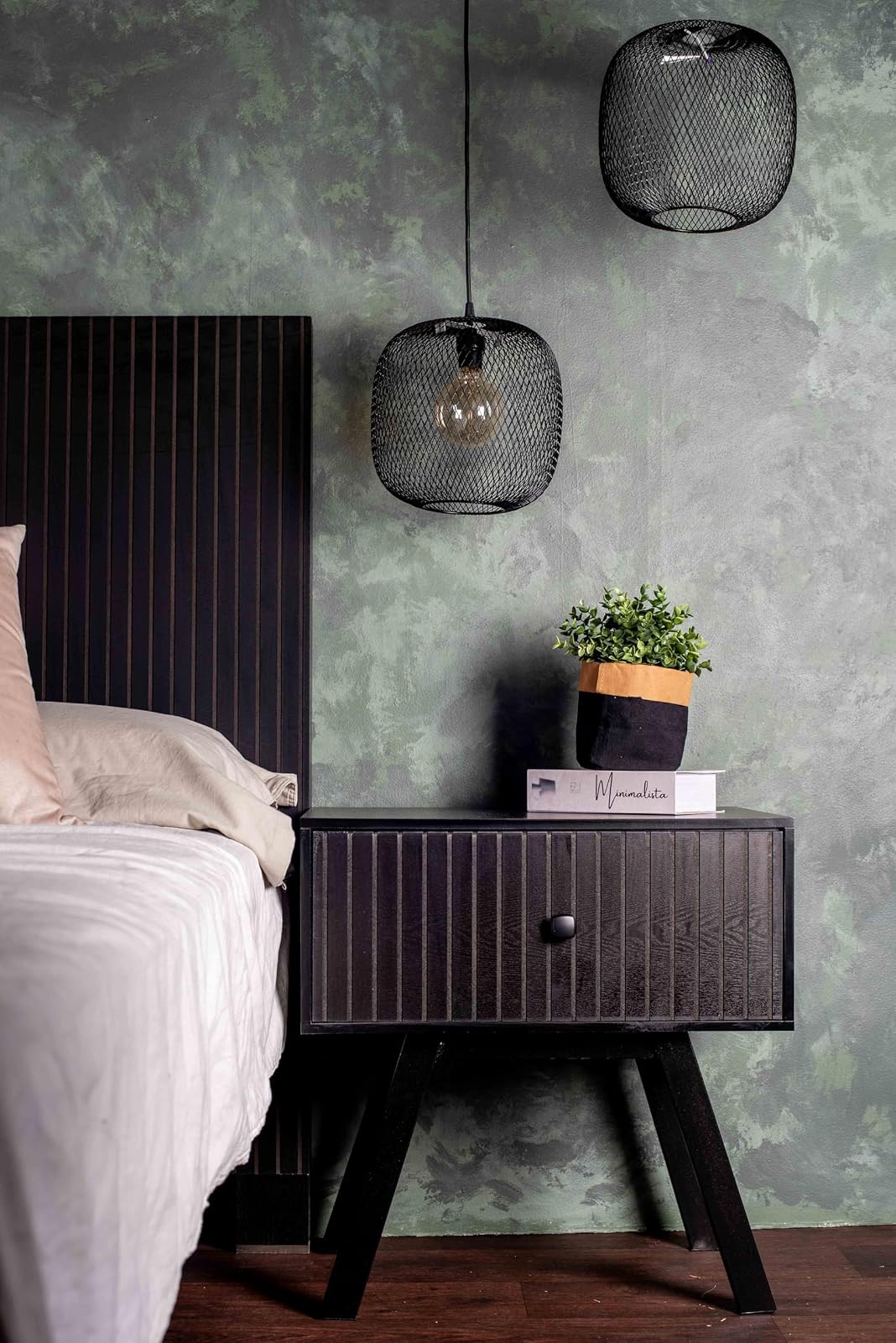 Sochic Buró Negro con 1 Cajón con Diseño en Líneas Verticales y Estructura de Madera MDF.