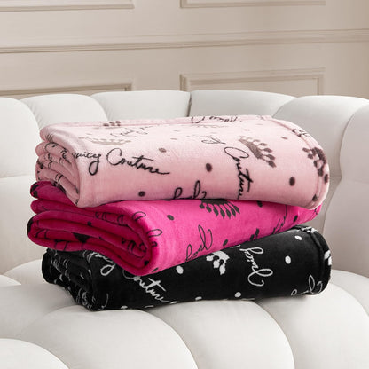 Juicy Couture - Manta de Tiro | Crown Royal | Felpa y acogedora | Mantas Decorativas para sofás, sillas y Camas, Lujosa y Suave, decoración Elegante del hogar, Mide 50 x 70 Pulgadas, Color Rubor/Gris