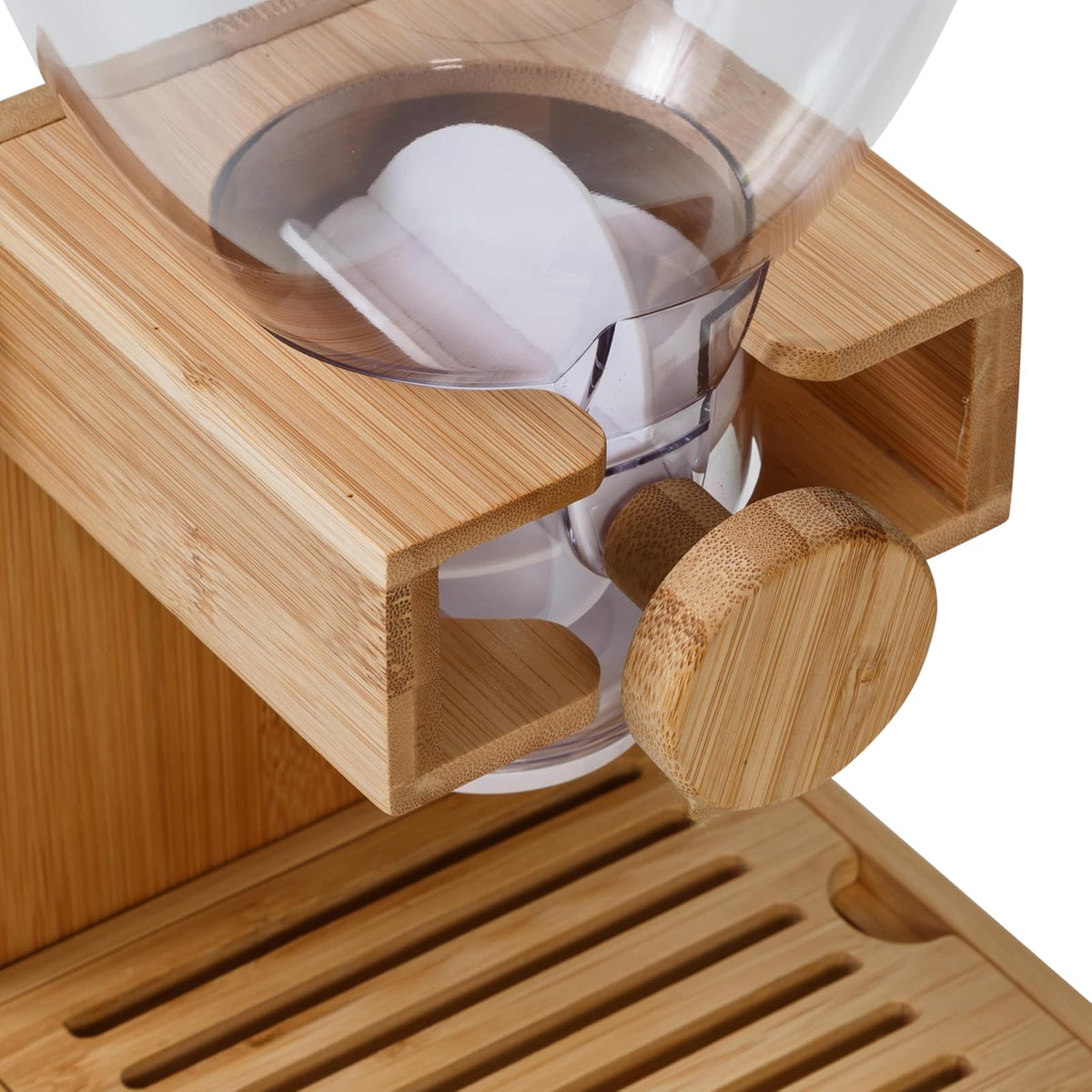 Honey-Can-Do - Dispensador compacto de alimentos secos, control único y contenedor de almacenamiento de aperitivos para encimera o despensa, bambú