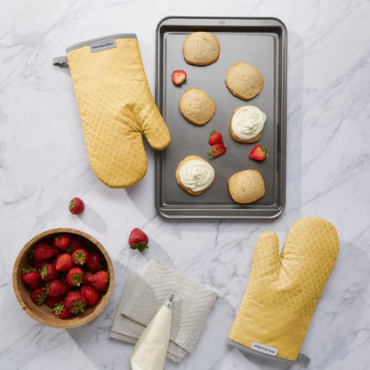 KitchenAid - Juego de Manoplas de Horno de asteroides, 7 x 12.5 Pulgadas, Amarillo ranúnculo, 2 Piezas