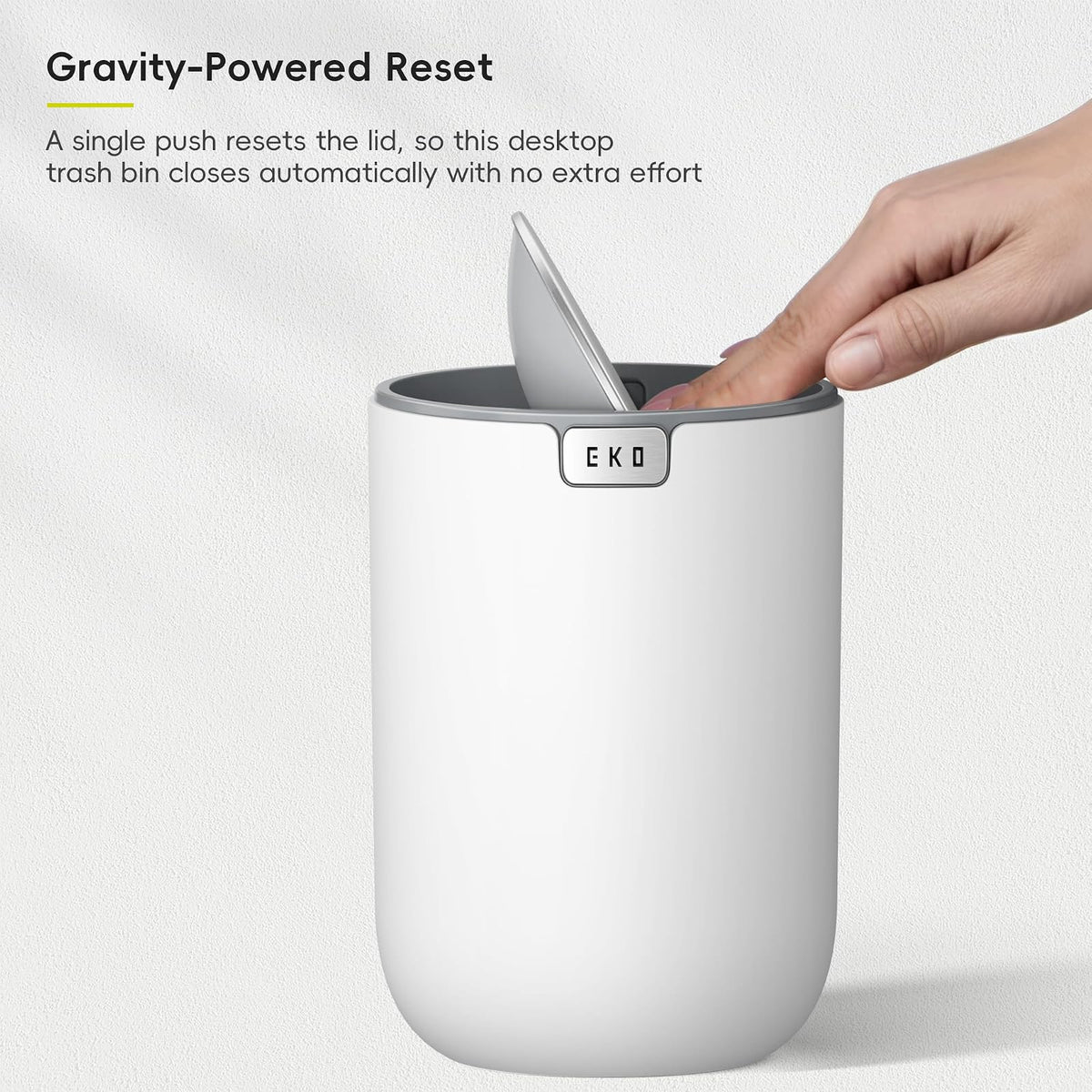 EKO Fandy - Mini cubeta de basura con tapa de 0.58 gal/2.2 litros, basurero de computadora para baño, encimera, cambiador, computadora u oficina, pequeño cubeta de basura (blanco)