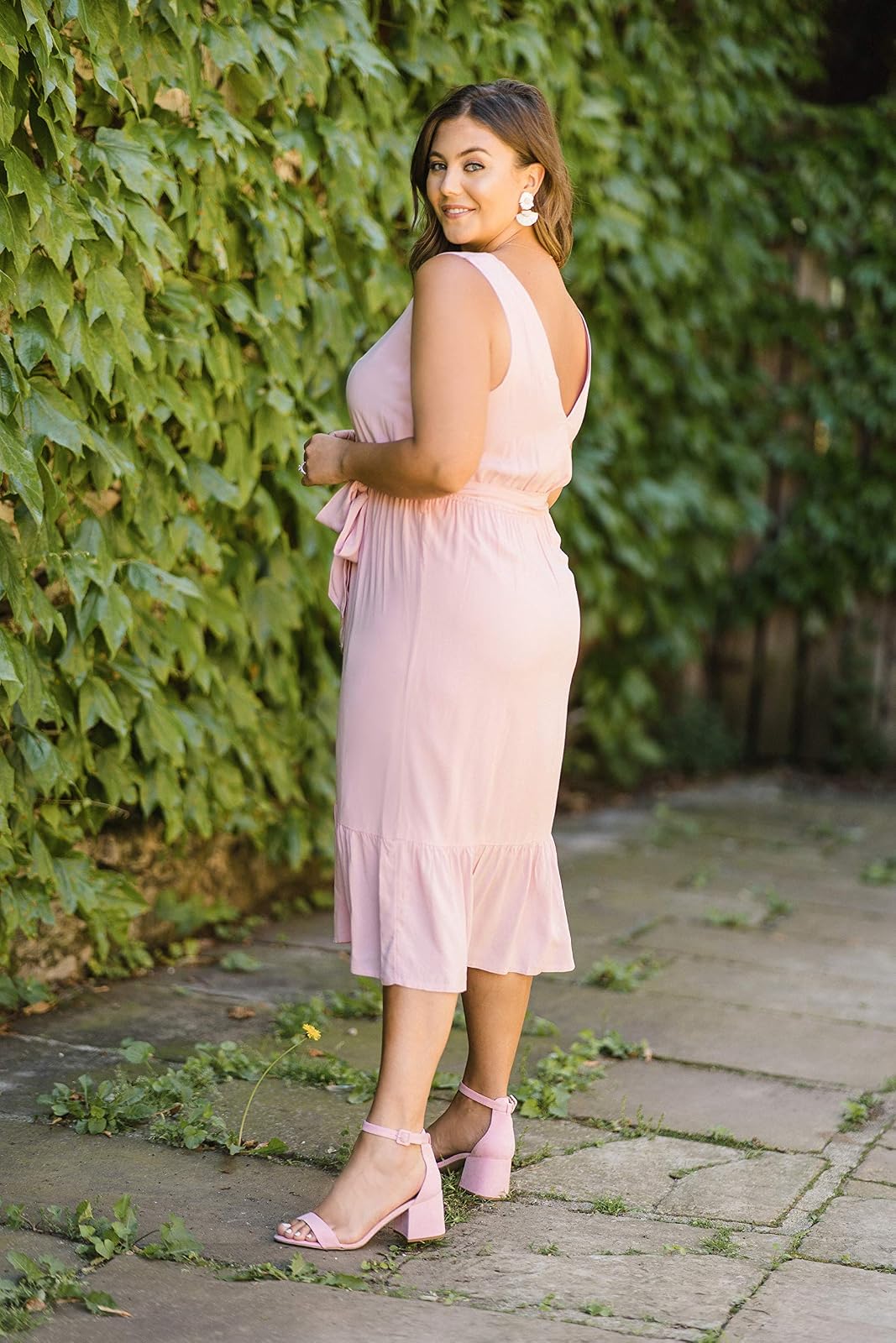 The Drop Vestido Midi Para Mujer, con Cinturón Cruzado al Frente, Rosado Néctar por @caralynmirand