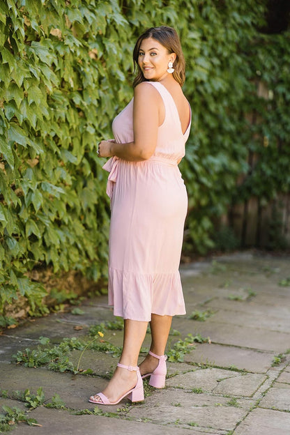 The Drop Vestido Midi Para Mujer, con Cinturón Cruzado al Frente, Rosado Néctar por @caralynmirand
