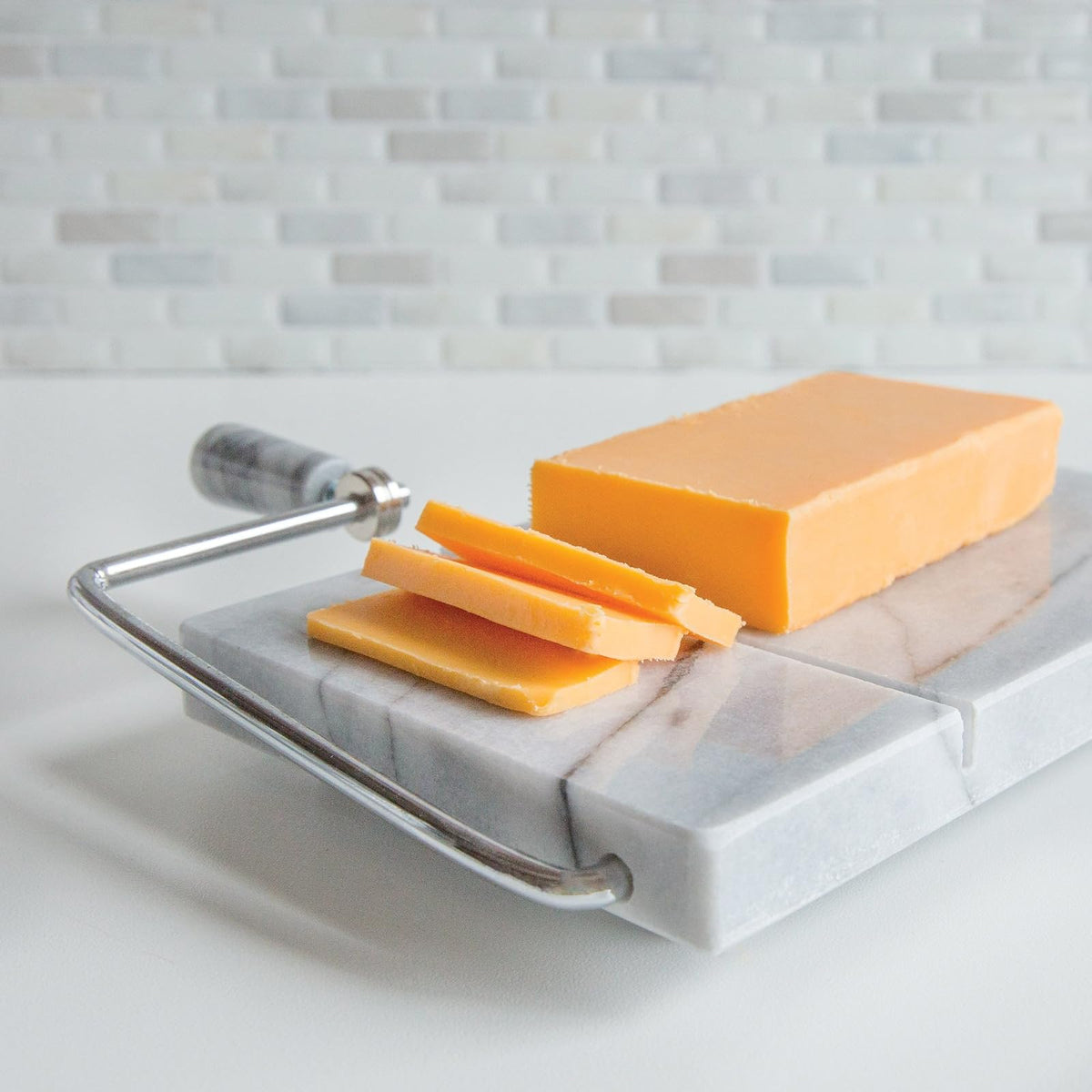 Fox Run Cortadora de Queso de Mármol | Blade de acero inoxidable, base de mármol blanco, 5 x 8.25 x 1.25 pulgadas