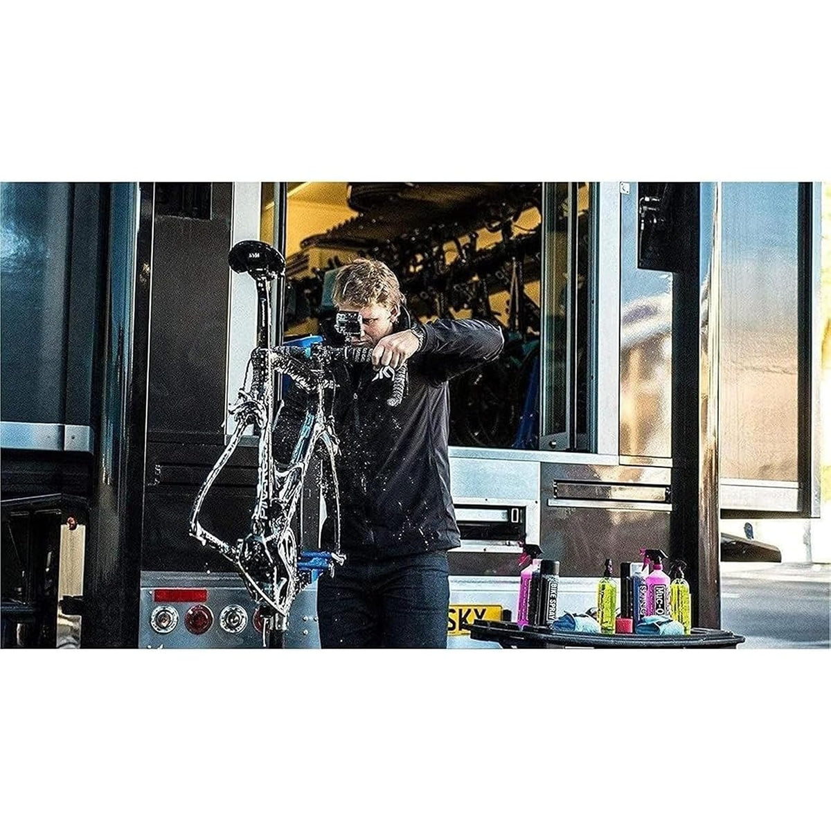 Muc-Off 372 Detailing Brush | cepillo para polvo de limpieza curvado para llantas, radios y componentes, cerdas de nailon resistentes y mango de doble