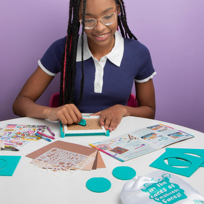 PlayMonster Fashion Faces Kit de Diseño de Moda | Artes y manualidades, niños de 6 años en adelante, incluye placas de frotamiento