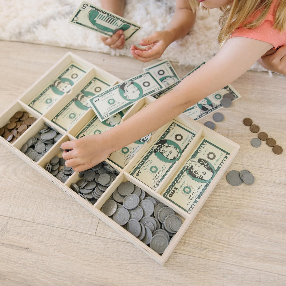 Melissa & Doug Set Clásico de Juego de Dinero, Juguetes de Desarrollo, 50 de Cada Denominación, Cajón de Efectivo en Madera