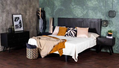 Sochic Buró Negro con 1 Cajón con Diseño en Líneas Verticales y Estructura de Madera MDF.
