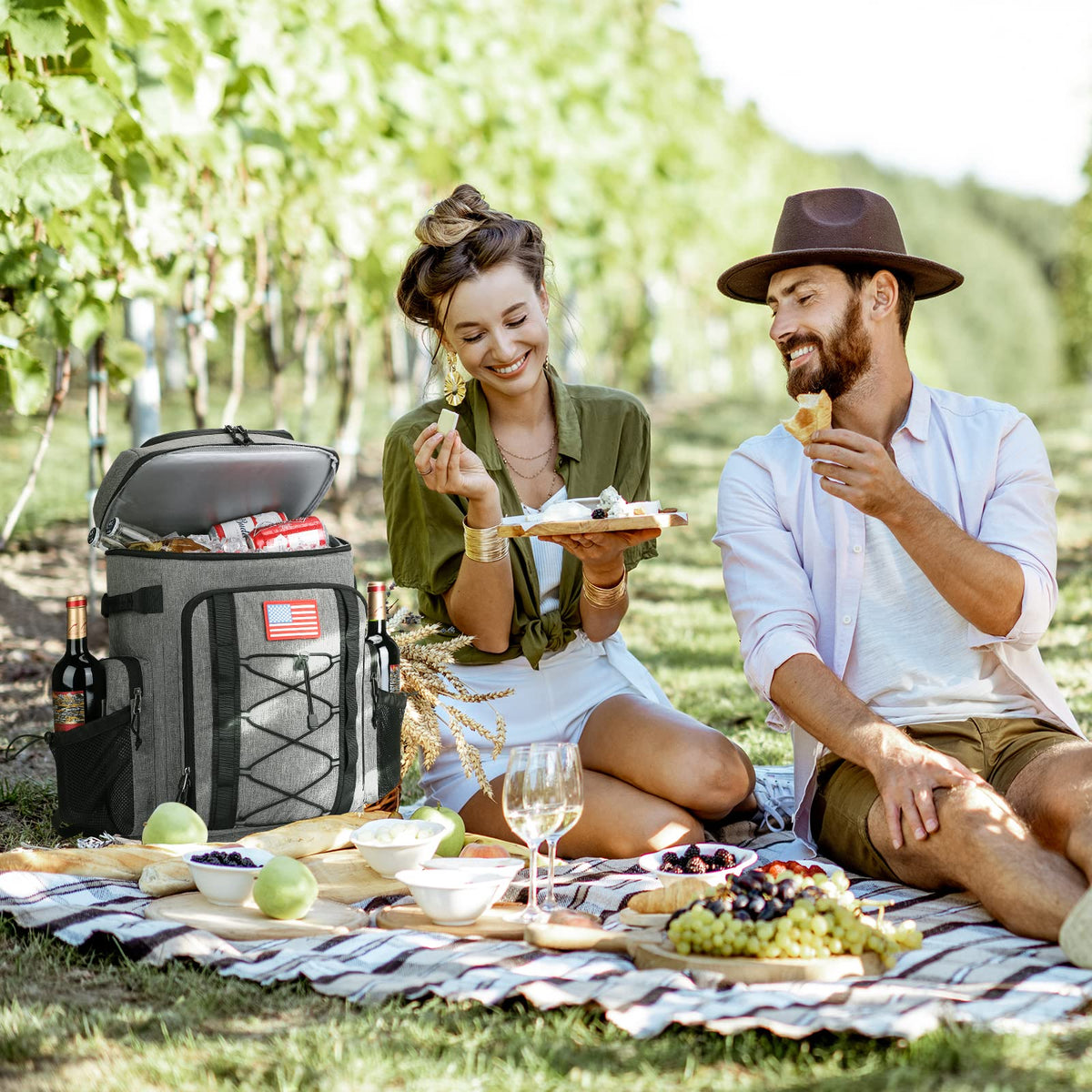 Maelstrom - Mochila enfriadora de 50 latas con Aislamiento Suave, portátil, Ligera, a Prueba de Fugas, Enfriador de Playa de Gran Capacidad, Mochila de Almuerzo Impermeable para Hombres y Mujeres