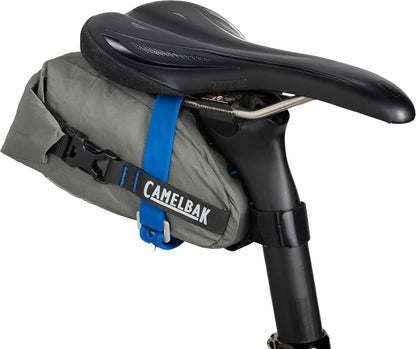 CamelBak M.U.L.E. 1 Bolsa de sillín Bikepacking - Paquete para Tus Esenciales, Almacenamiento expandible