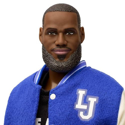 Barbie Signature Muñeco de Colección Ken Lebron James | Línea Kenbassadors; chaqueta de aviador con el número 23 y pantalones a cuadros
