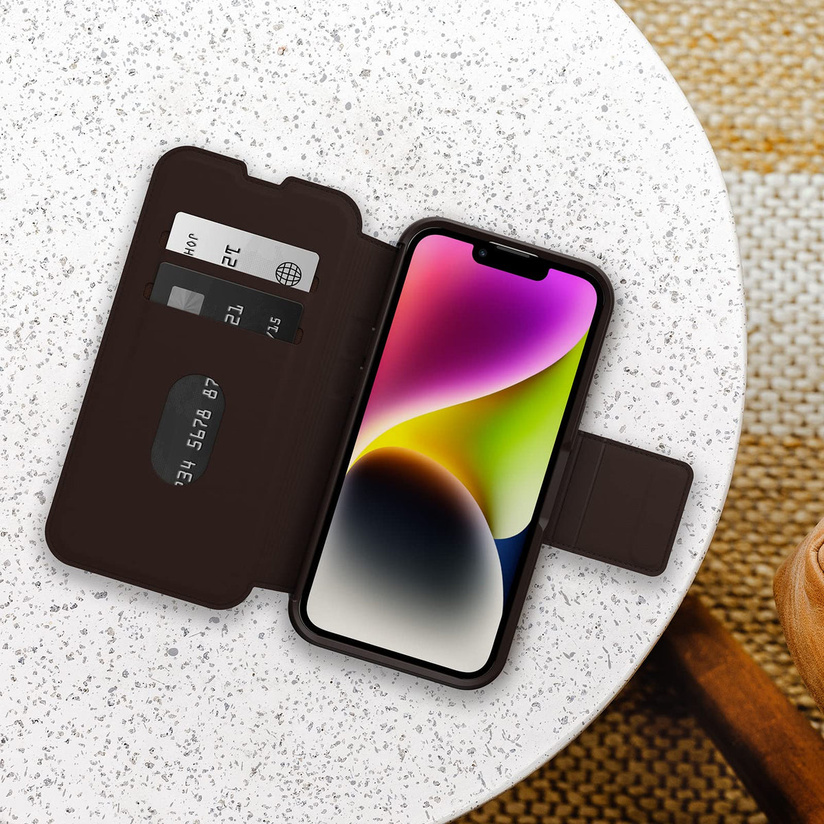 OtterBox STRADA FOLIO SERIES para iPhone 14 & iPhone 13 - ESPRESSO (Cafe)