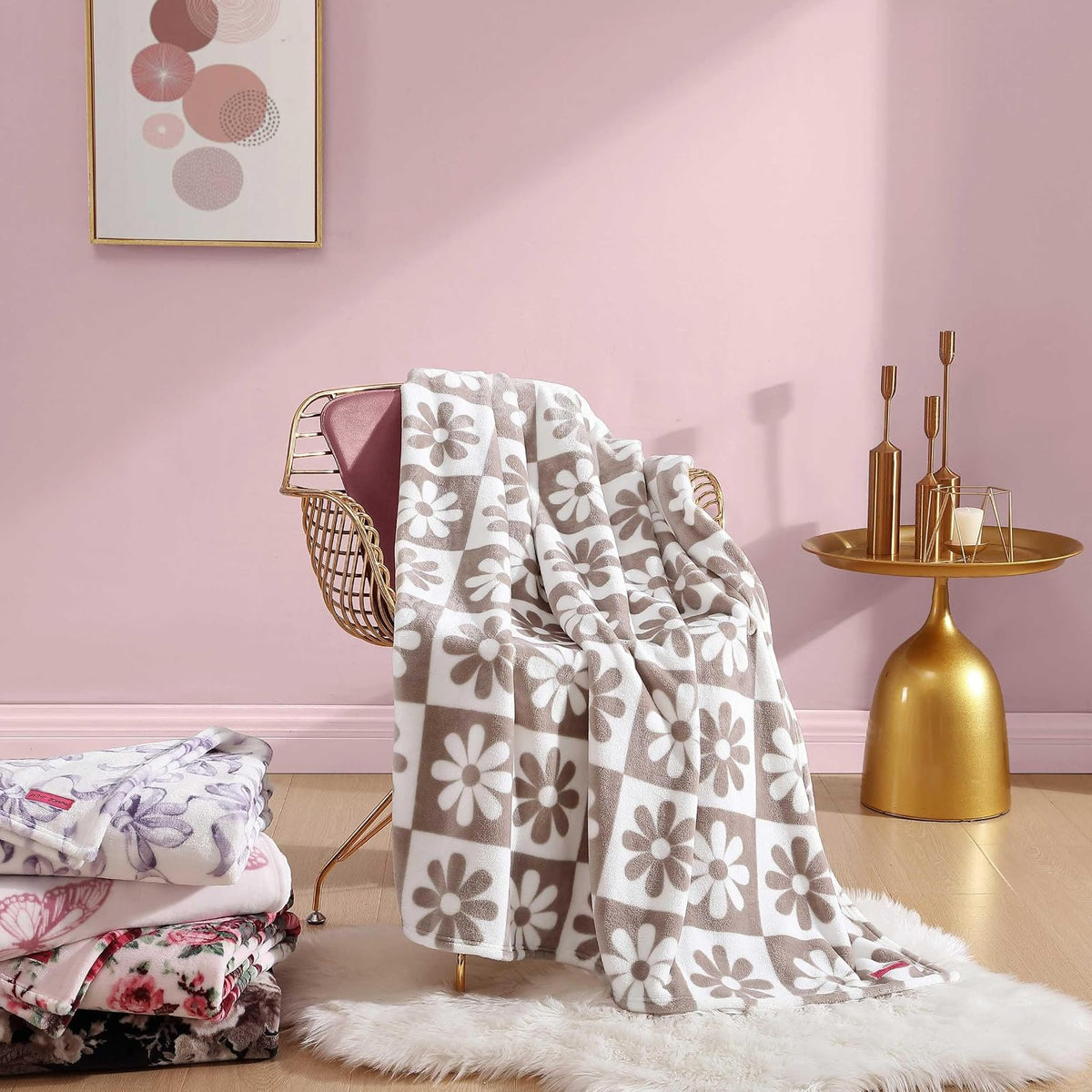 Betsey Johnson - Cobija, Ropa de Cama de Felpa ultrasuave, cálida y acogedora, Esencial para habitación de Gran tamaño (clásico Floral Negro, King)