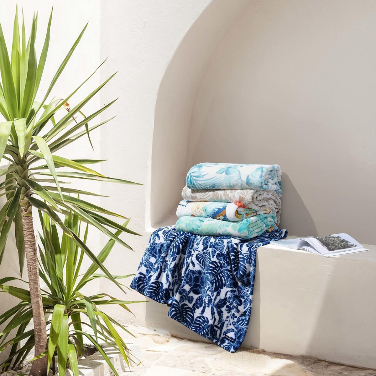 Tommy Bahama - Manta de Forro Polar de Felpa, Juego de Ropa de Cama Tropical para Cama o sofá (Waimea Bay Green, 50 x 70 Pulgadas)
