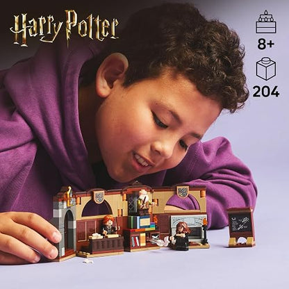 LEGO® Harry Potter™ Castillo de Hogwarts™: Clase de Encantamientos Juguete mágico, Juego con salón y 3 Personajes, Divertido Regalo para niñas, niños y Fans de 8 años o más 76442