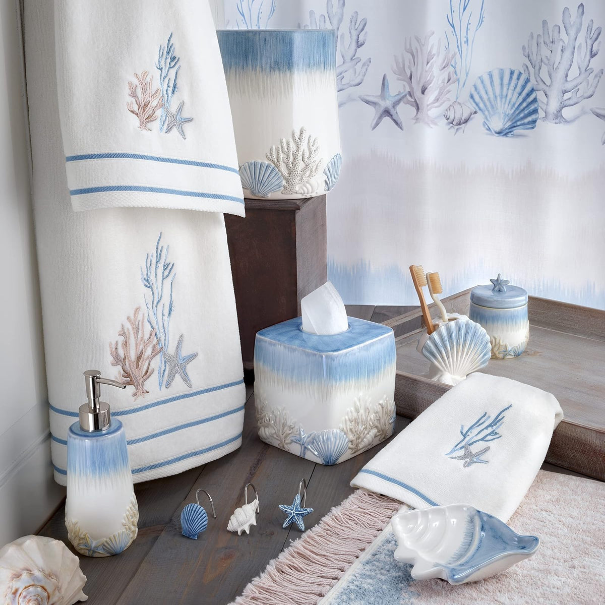 Avanti Linens - Dispensador de jabón/Bomba de loción, Esencial para el baño de Invitados, decoración del hogar Inspirada en la Playa (colección Abstracta Costera)