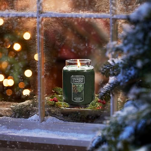 Yankee Candle - Vela clásica de 22 onzas con Aroma a bálsamo y Cedro, con Aroma a Cedro Grande, más de 110 Horas de combustión, Regalo Ideal para día Festivo