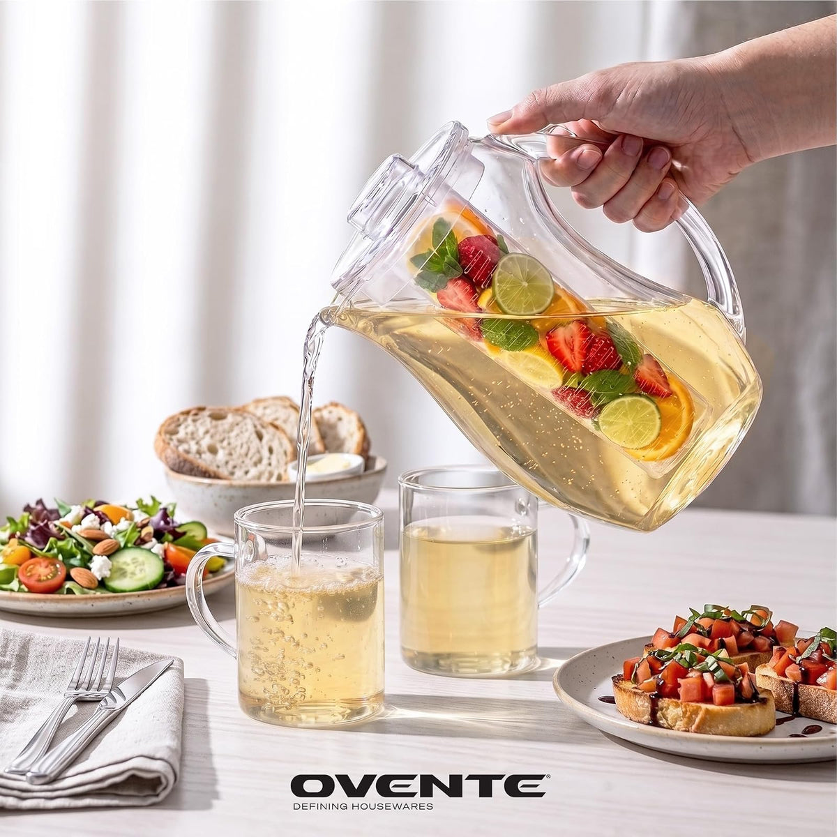 OVENTE - Jarra de agua para infusión de frutas de 2.5 l (85 onzas) con tapa extraíble y barra de infusor, jarra de bebidas acrílica sin BPA, ideal para bebidas con sabor a limonada, jugo, té helado y