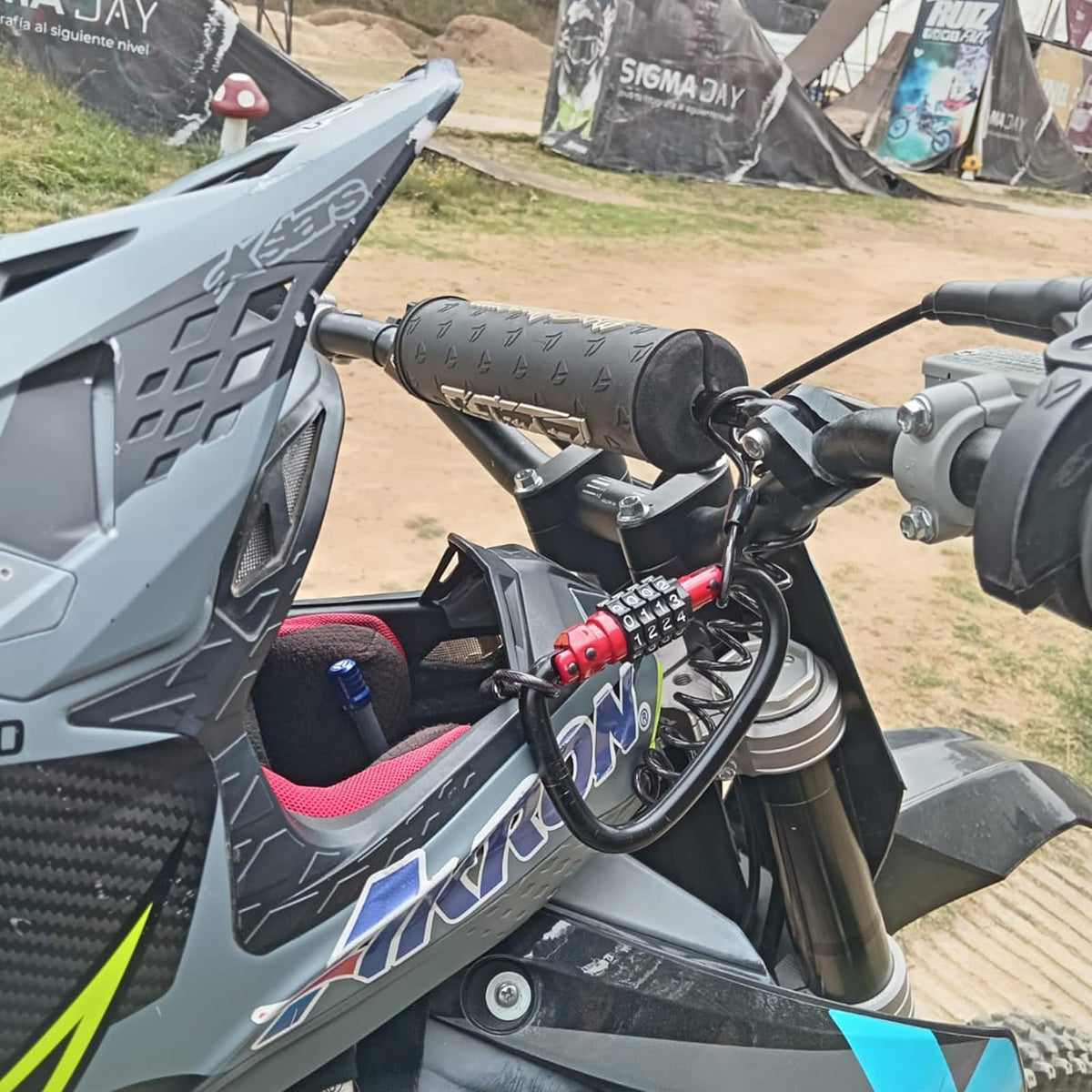 MIKEL´S CCM-3 Candado para casco de motocicleta