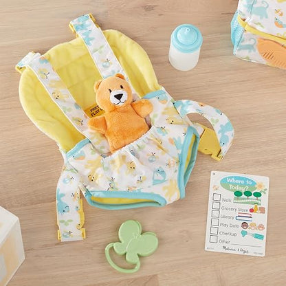 Melissa & Doug Mine to Love Set de Mochila para Llevar Muñecos Bebé | 5 piezas, portador de muñecas ajustable, oso de juguete, biberón, juego de rol de construcción de empatía
