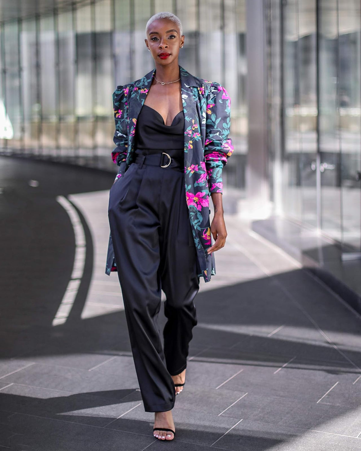 The Drop Vestido Para Mujer, con Cuello de Solapa y Botones al Frente, Estampado Floral Negro, por @signedblake