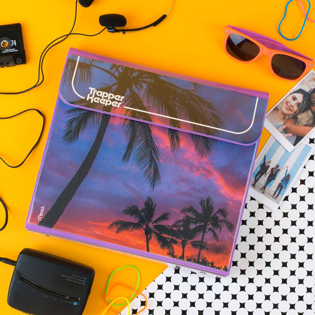 Mead - Carpeta Trapper Keeper, diseño retro, carpeta de 1 pulgada que incluye 2 carpetas y bolsillo adicional, anillos de metal y clip de resorte, almacenamiento seguro, palmeras y material escolar (260038FDE1-ECM)