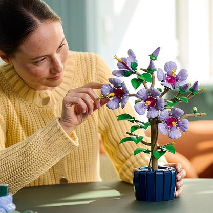 LEGO Hibisco Set de Construcción de Flores para Adultos, Decoración Floral en Maceta Azul para el Hogar o la Oficina, Regalo para Amantes de Las Plantas 10372