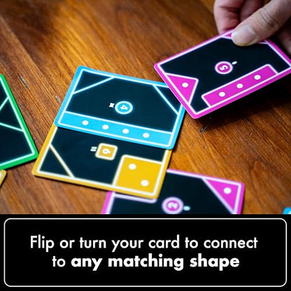 USAopoly TACTA Juego de Cartas, Estrategia Rápida y Divertida para 2 o más Jugadores, Edad Recomendada 8+