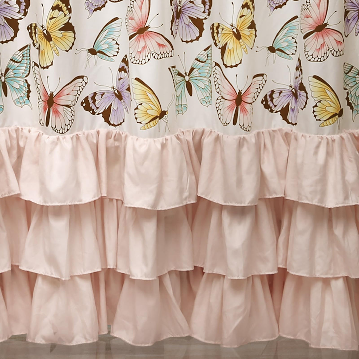 Lush Decor - Cortina de Ducha de Mariposas con Vuelo, decoración de baño de Tela con Estampado de Volantes, 72 x 72 Pulgadas, Color Rosa