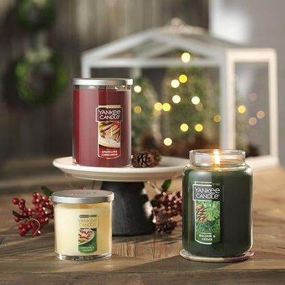 Yankee Candle - Vela clásica de 22 onzas con Aroma a bálsamo y Cedro, con Aroma a Cedro Grande, más de 110 Horas de combustión, Regalo Ideal para día Festivo