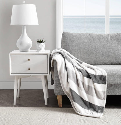 Nautica - Manta de Forro Polar súper Suave y acogedora, Esencial para habitación de recámara (Gris a Rayas, 50 x 60 Pulgadas)