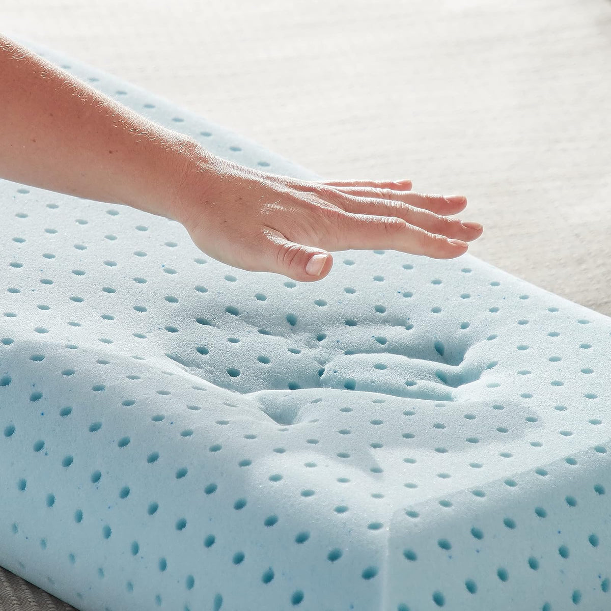 Weekender - Almohada de Memory Foam con Gel Refrescante - Firmeza Suave Media - Soporte para Cuello y Hombros - Para Dormir de Lado, Boca Arriba o Boca Abajo - Funda Lavable - Tamaño Queen