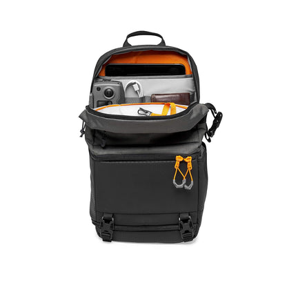 Lowepro Slingshot SL 250 AW III - Bolsa para cámara réflex Digital sin Espejo y DSLR con Acceso QuickDoor y Compartimento para Tablet de 10 Pulgadas, Accesorios para Sony A7, iPad, Surface Pro, 300D