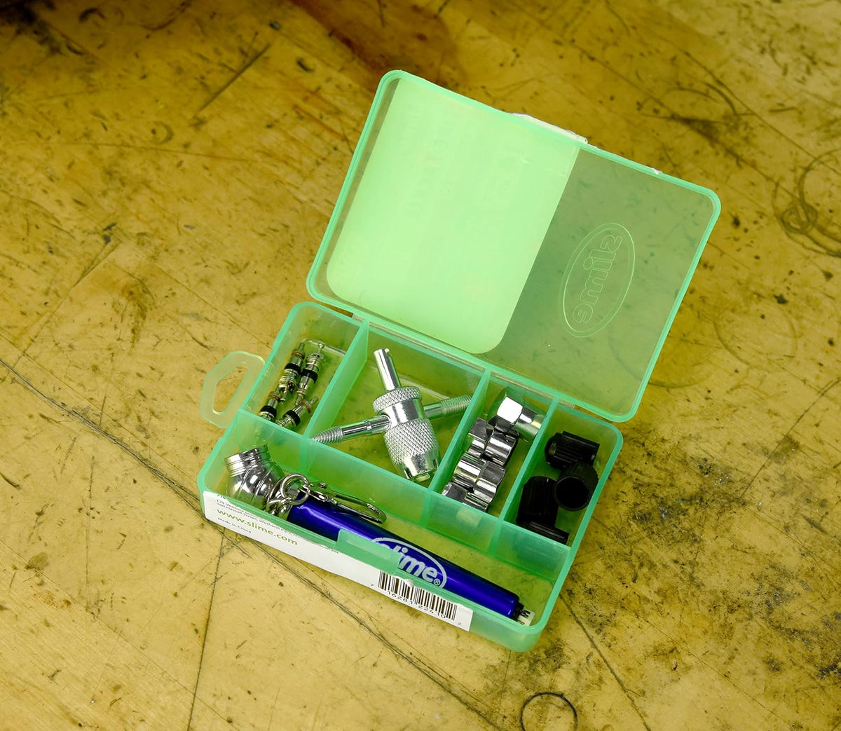 Slime 2410 Mini Kit de Mantenimiento de neumáticos, Esencial para el Cuidado de neumáticos, Compacto, Juego de 14 Piezas, 3.5 Pulgadas de Largo x 2.5 Pulgadas de Ancho x 0.85 Pulgadas de Profundidad