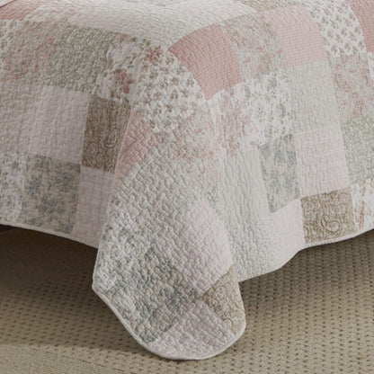 Laura Ashley - Juego de edredón tamaño King, Ropa de Cama Reversible de algodón con Fundas a Juego, decoración del hogar Inspirada en los Retazos (Celina Patchwork Rosa/Salvia, King)