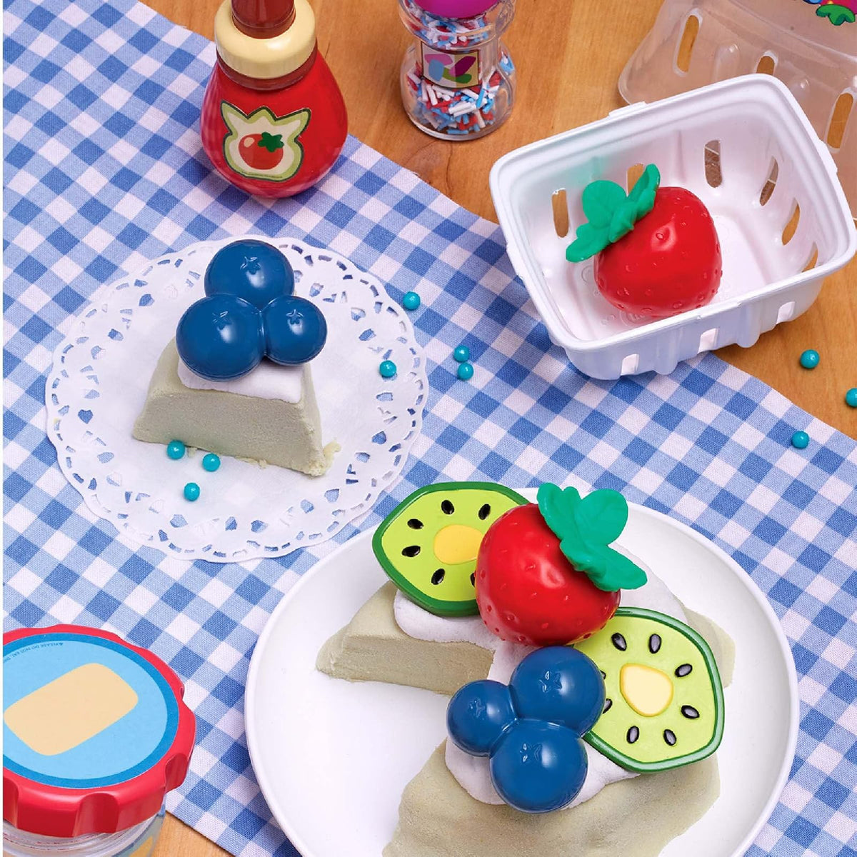 Little Tikes, Creative Chefs Bluey Kit de Pastel Pavlova, Juguetes de Cocina, Incluye Arena Make-It! Mix, +3 Años