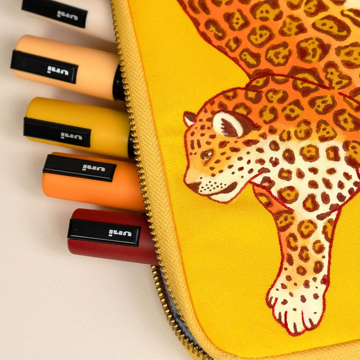 Uni Posca - Juego de marcadores de pintura acrílica de tonos cálidos, 8 unidades, secado rápido, no tóxico, certificado ACMI