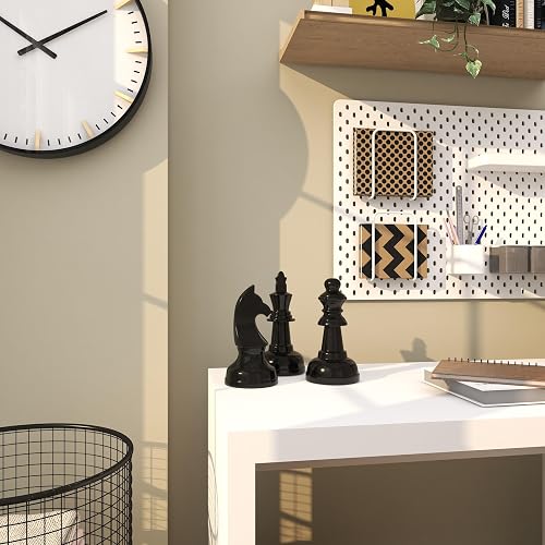 Deco 79 CosmoLiving by Cosmopolitan - Escultura de ajedrez de Aluminio con Caballero, Queen y King, Juego de 3 9 Pulgadas, 9 Pulgadas, 10 Pulgadas de Alto, Gris Oscuro