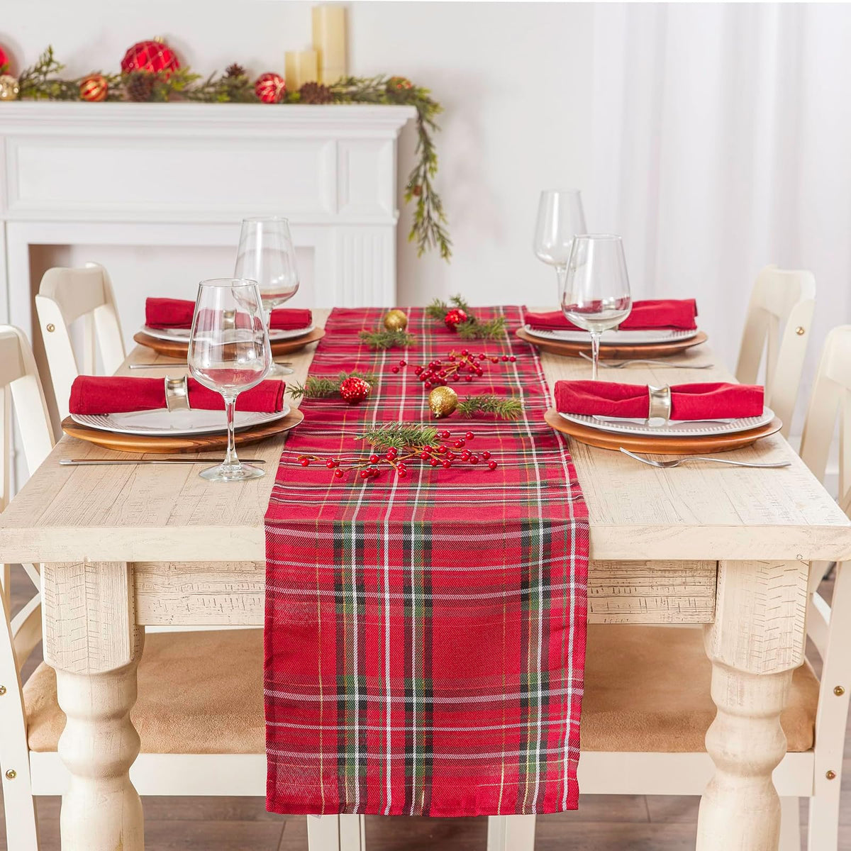 DII - Mesa de Comedor y decoración de Cocina, Tela metálica, Camino de Mesa de Navidad, 14 x 72 Pulgadas, Tela tartán Rojo