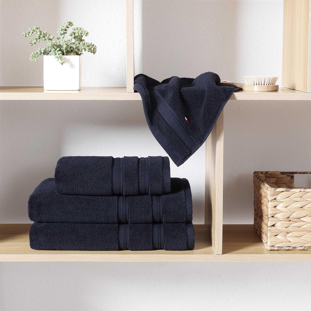 Tommy Hilfiger - Toallas de baño, Material súper Suaves y absorbentes de Alta Calidad con Cero Giro, Certificado Oeko-Tex (Harborside Solid Navy, Paquete de 6)