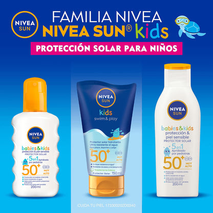NIVEA SUN KIDS Protector Solar Corporal Protect & Sensitive (200 ml), Loción Solar en Spray No Grasosa ni Pegajosa Ideal para la Piel Sensible de los Niños Fps 50+ Resistente al Agua