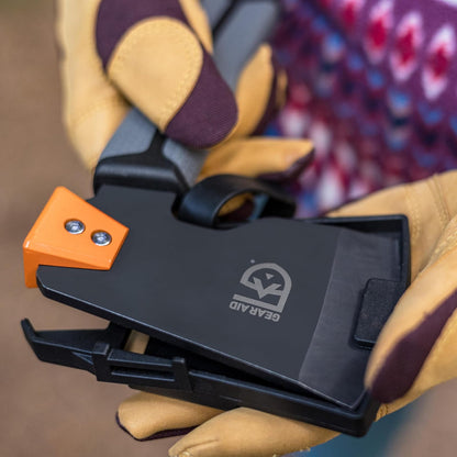Gear Aid Balta - Hatchet: una Herramienta versátil para Incendios y campamentos con Cubierta de Seguridad, Martillo, Cortador de leña y Extractor de estaca para Tienda