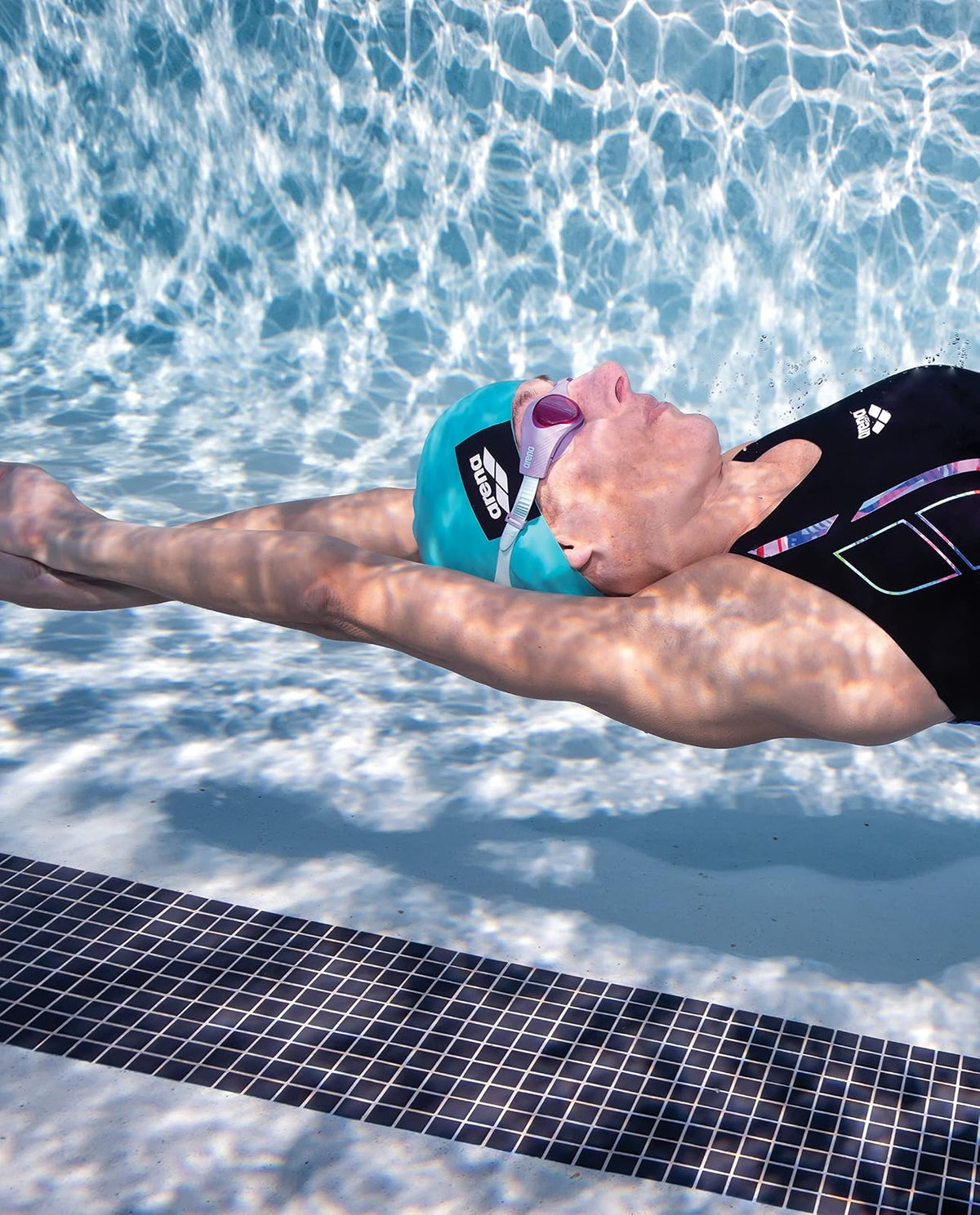 ARENA The One - anteojos de natación para nadadores y triatletas, ajuste universal, tecnología a prueba de órbitas, tratamiento antivaho