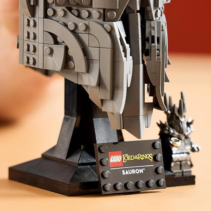 LEGO Icons El Señor de los Anillos: Casco de Sauron – Objeto de Decoración Coleccionable – Kit de Construcción para Adultos con el Casco de Sauron y una Minifigura – 11373
