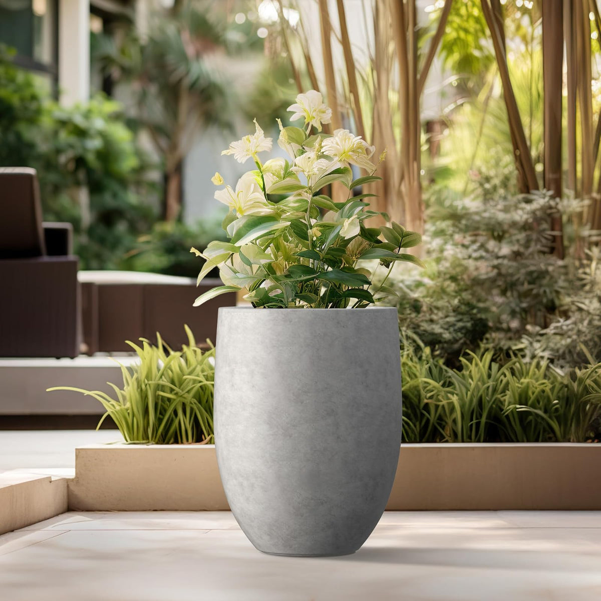 Kante - Maceta alta de hormigón natural de 21.7 pulgadas de alto, maceta decorativa grande para interiores con orificio de drenaje y tapón de goma, estilo redondo moderno para el hogar y el jardín (el color puede variar)